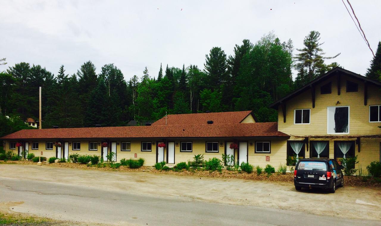 Hotel Attitude Montagne Saint Adolphe D'Howard Exterior foto
